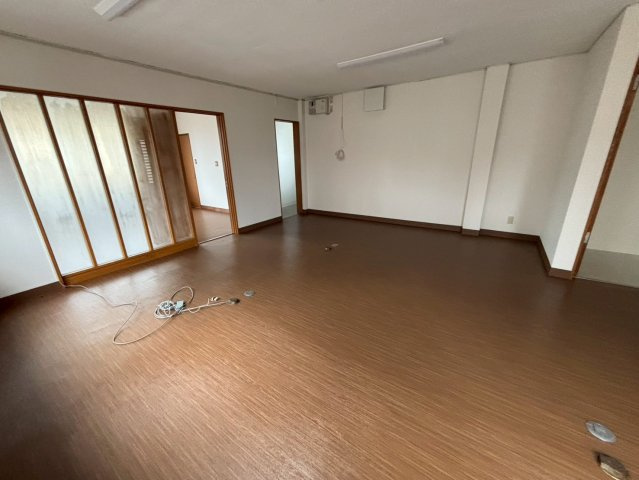 岡崎市戸崎町貸事務所の内装