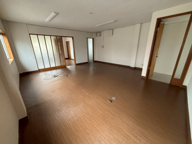 岡崎市戸崎町貸事務所の内装