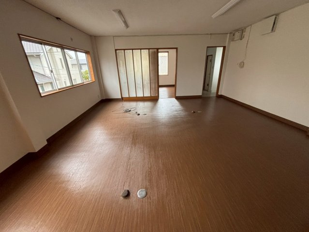 岡崎市戸崎町貸事務所の内装