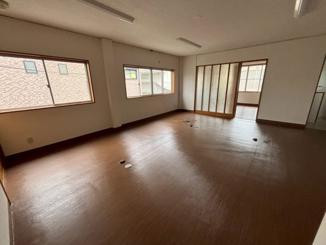 岡崎市戸崎町貸事務所の内装