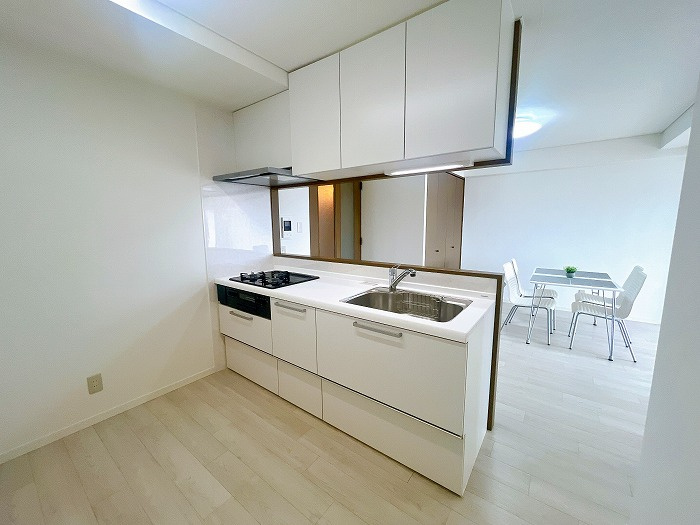 サン・エアポートNODA 5階のキッチン|◆キッチンからダイニングの様子がよく見えます。