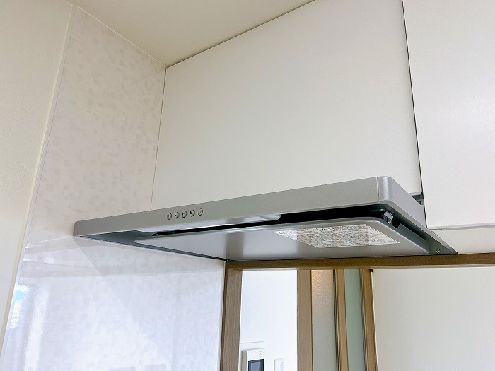 サン・エアポートNODA 5階のキッチン|◆レンジフードも新品交換済みです。