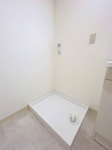 サン・エアポートNODA 5階のランドリースペース|◆洗濯機パンも新品です。