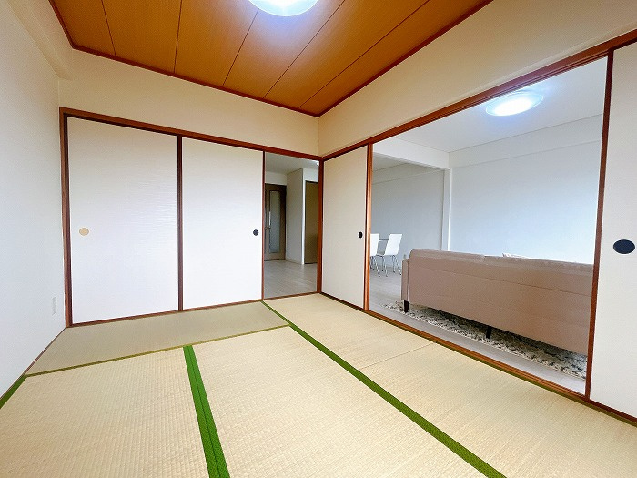 サン・エアポートNODA 5階の和室|◆和室6帖の襖を開けると空間を広々とお使いいただけます。