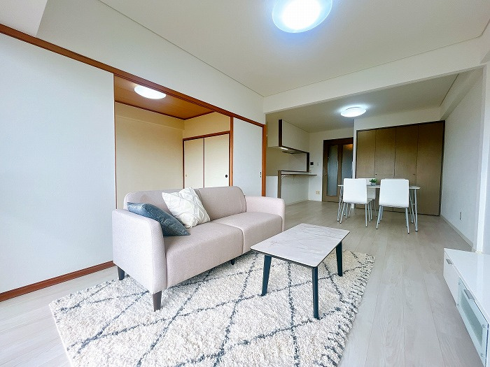 サン・エアポートNODA 5階の居間・リビング|◆リビング側から見たLDKの様子です。