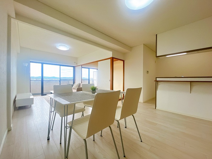 サン・エアポートNODA 5階の居間・リビング|◆ダイニングの様子です。
