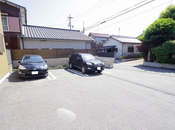 アーバンコート亀城の駐車場