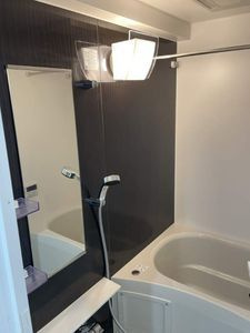 メイクスデザイン門前仲町グローブの浴室|落ち着いた空間のお風呂です