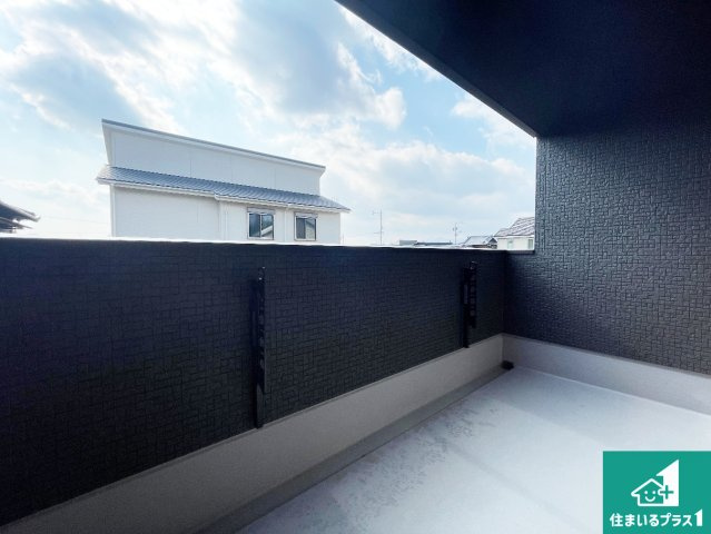 亀山市本町　第1期　新築一戸建てのバルコニー|日当たりのよいバルコニー！お部屋が開放的に！