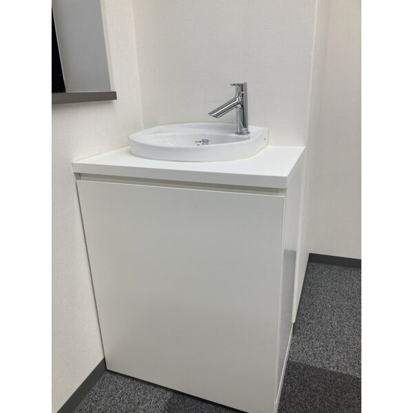 サン・栄三丁目ビルの洗面所