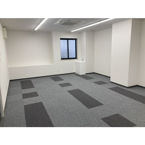 サン・栄三丁目ビルのロビー