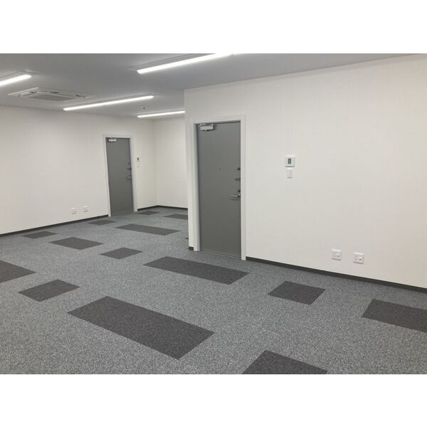 サン・栄三丁目ビルのロビー