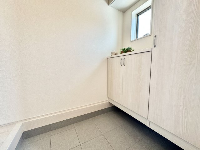 【玄関】 | 千葉市中央区長洲２丁目 | 建築施工例