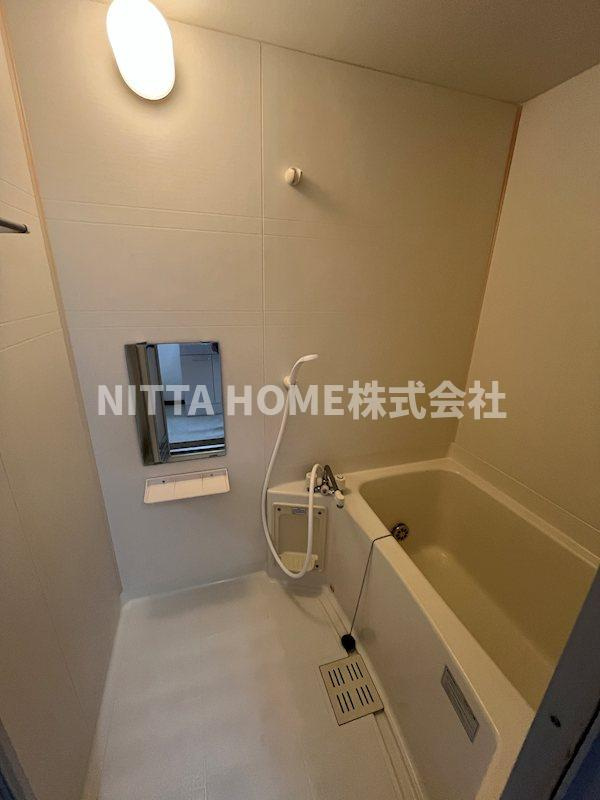 グリーンスクエアⅡの浴室|清潔感のあるバスルームです♪