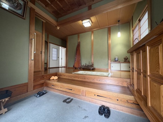 【玄関】 | 春日町七日市　中古戸建