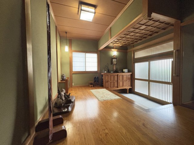 【玄関】 | 春日町七日市　中古戸建