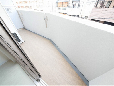 【バルコニー】 | ルアナ北梅田 | 落ち着いた時間を過ごせるバルコニーです