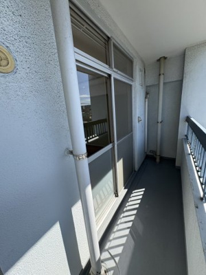 【バルコニー】 | ニュー千早団地二棟 | 開放的で明るい空間を演出してくれるバルコニーです