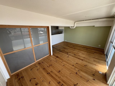 【居間・リビング】 | ニュー千早団地二棟 | こちらの居間で趣味の時間をお楽しみください