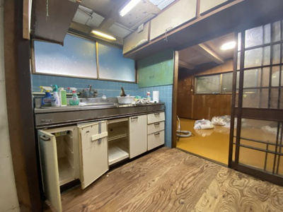 【キッチン】 | 東門司2丁目中古戸建 | コンパクトなキッチンで掃除もラクラク