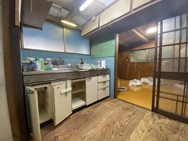 【キッチン】 | 東門司2丁目中古戸建 | コンパクトなキッチンで掃除もラクラク