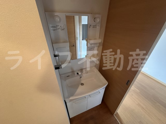 グランガーデン足代新町の独立洗面台