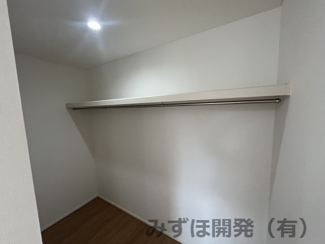 天童市老野森3丁目25-23　C棟の収納|2F洋室6.75帖　WIC