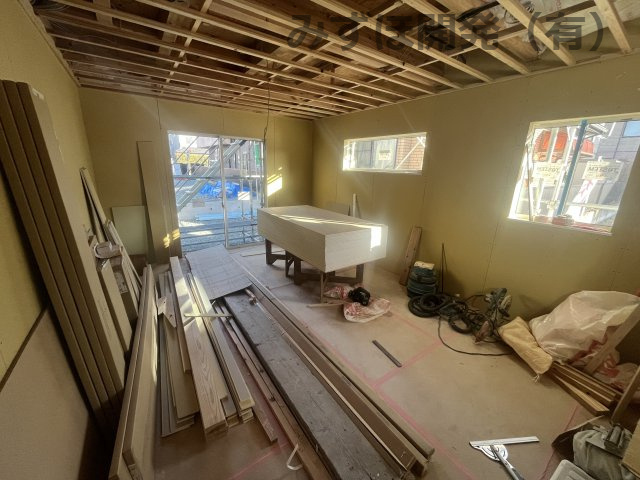 天童市老野森3丁目25-23　C棟のその他|11/22投稿
玄関扉、玄関タイル、内装建具、フローリング　色
プレゼンボード