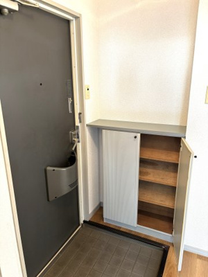 【玄関】 | サンビレッジ西深津　A | シューズボックス