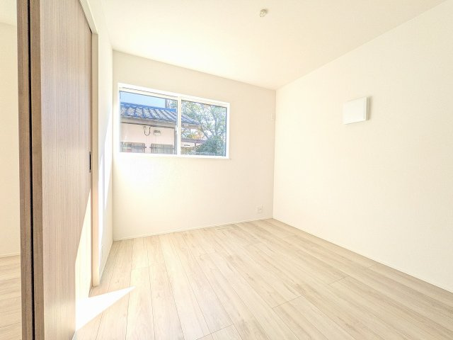 八王子市　西寺方町　新築一戸建て　２４ー１期の洋室|～リビングに隣接している5.0帖の洋室です～