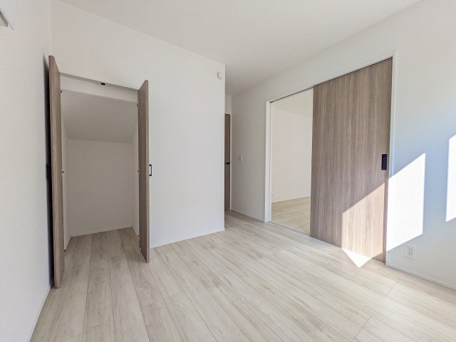 八王子市　西寺方町　新築一戸建て　２４ー１期の収納|～収納力の高いクローゼット完備～