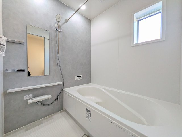 八王子市　西寺方町　新築一戸建て　２４ー１期の浴室|～のびのびくつろげるバスルーム　１日の締めくくりに癒やしのバスタイムを～