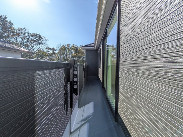 八王子市　西寺方町　新築一戸建て　２４ー１期のバルコニー|～南東向きで陽当たりの良いバルコニー～