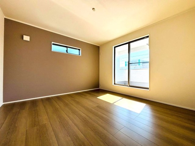 ダイマルタウン　羽島市竹鼻町飯柄第４　全５区画分譲の寝室|全居室に大型収納を設置。高性能な断熱材で丸ごと覆った高気密・高断熱の家で、夏も冬も快適に過ごせます。