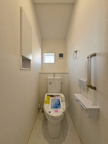 仙台市泉区鶴が丘2丁目　ゆとりと吹抜のある家♪のトイレ