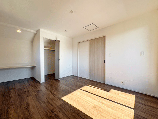 仙台市泉区鶴が丘2丁目　ゆとりと吹抜のある家♪の洋室