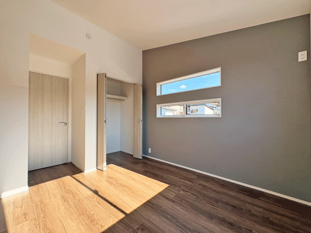 仙台市泉区鶴が丘2丁目　ゆとりと吹抜のある家♪の洋室