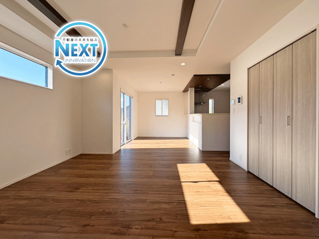 仙台市泉区鶴が丘2丁目　ゆとりと吹抜のある家♪の居間・リビング