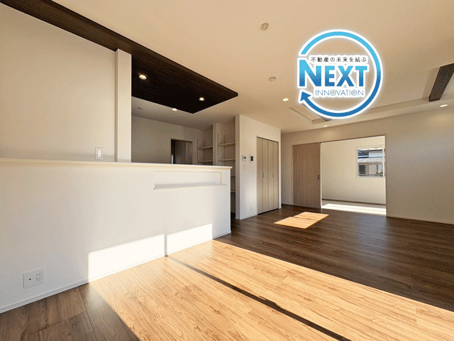 仙台市泉区鶴が丘2丁目　ゆとりと吹抜のある家♪の居間・リビング