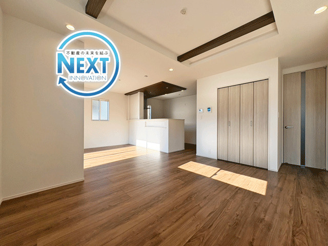 仙台市泉区鶴が丘2丁目　ゆとりと吹抜のある家♪の居間・リビング