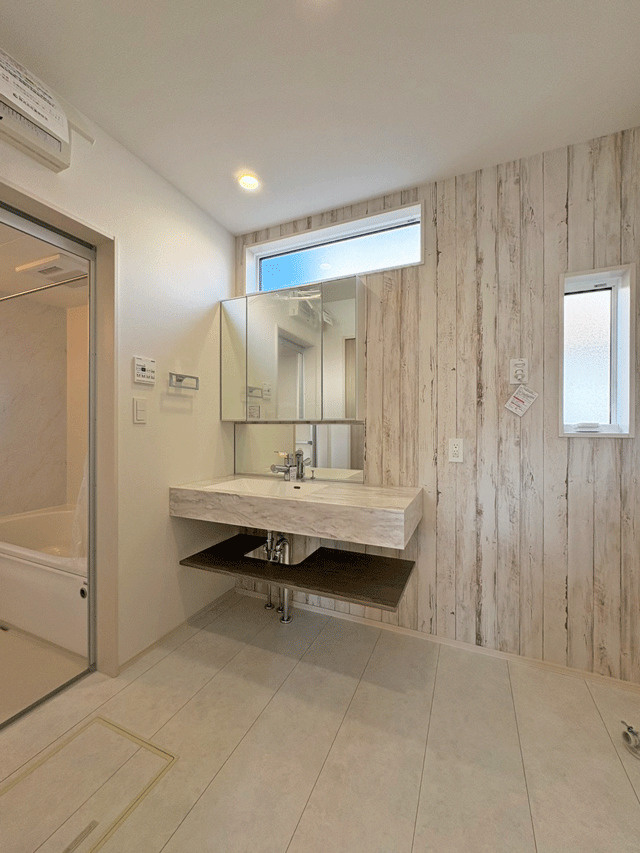 仙台市泉区鶴が丘2丁目　ゆとりと吹抜のある家♪の独立洗面台