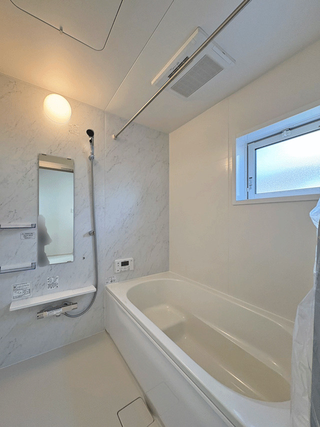 仙台市泉区鶴が丘2丁目　ゆとりと吹抜のある家♪の浴室