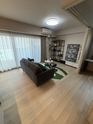 【居間・リビング】 | ポレスター水前寺一丁目 | こちらのリビングで趣味の時間をお楽しみください