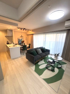 【居間・リビング】 | ポレスター水前寺一丁目 | こちらのリビングで趣味の時間をお楽しみください