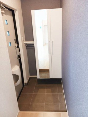 【玄関】 | メゾンラペーシュ | 明るい玄関です