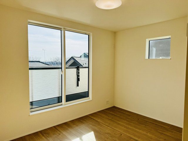 八王子市　西寺方町　新築一戸建て　２４ー３期の子供部屋|～2階バルコニーに面している6.0帖の洋室です～