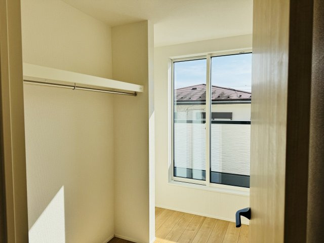 八王子市　西寺方町　新築一戸建て　２４ー３期の収納|～2階ファミリークローク　バルコニーに直結しています～