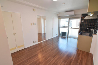 【居間・リビング】 | 朝日雷門マンション | ゆったりとしたリビングです