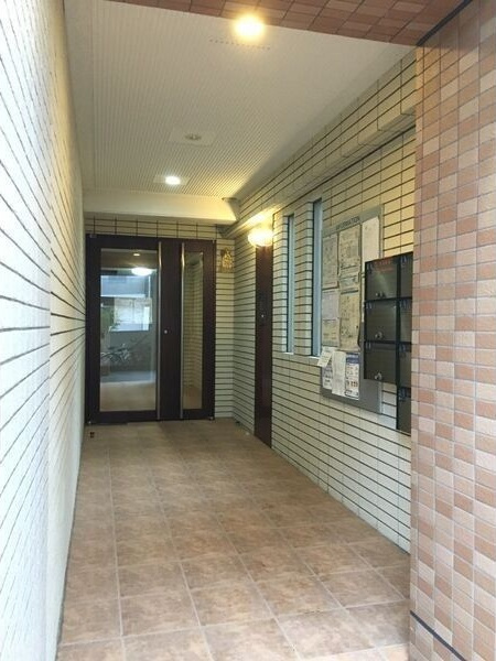 ラ・ヴィアンパレスⅡのエントランス