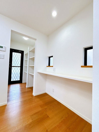 岡山市東区富士見町1丁目 中古住宅の収納|◆キッチン横に広々と収納できるパントリーがございます。